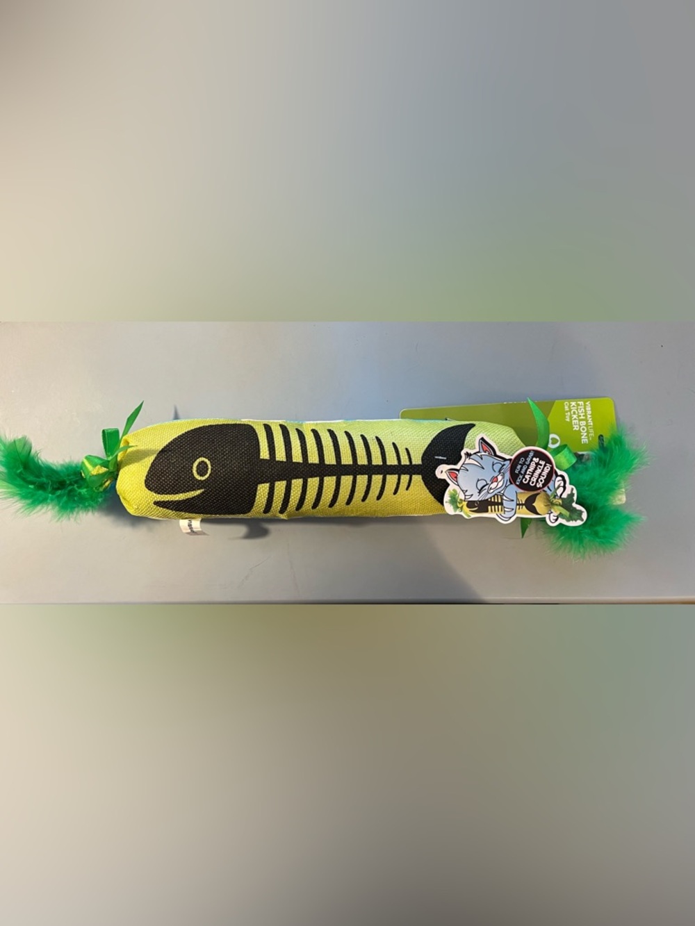 NWT Vibrant Life Fishbone Kicker Cat Toy Neon Yellow with green feather